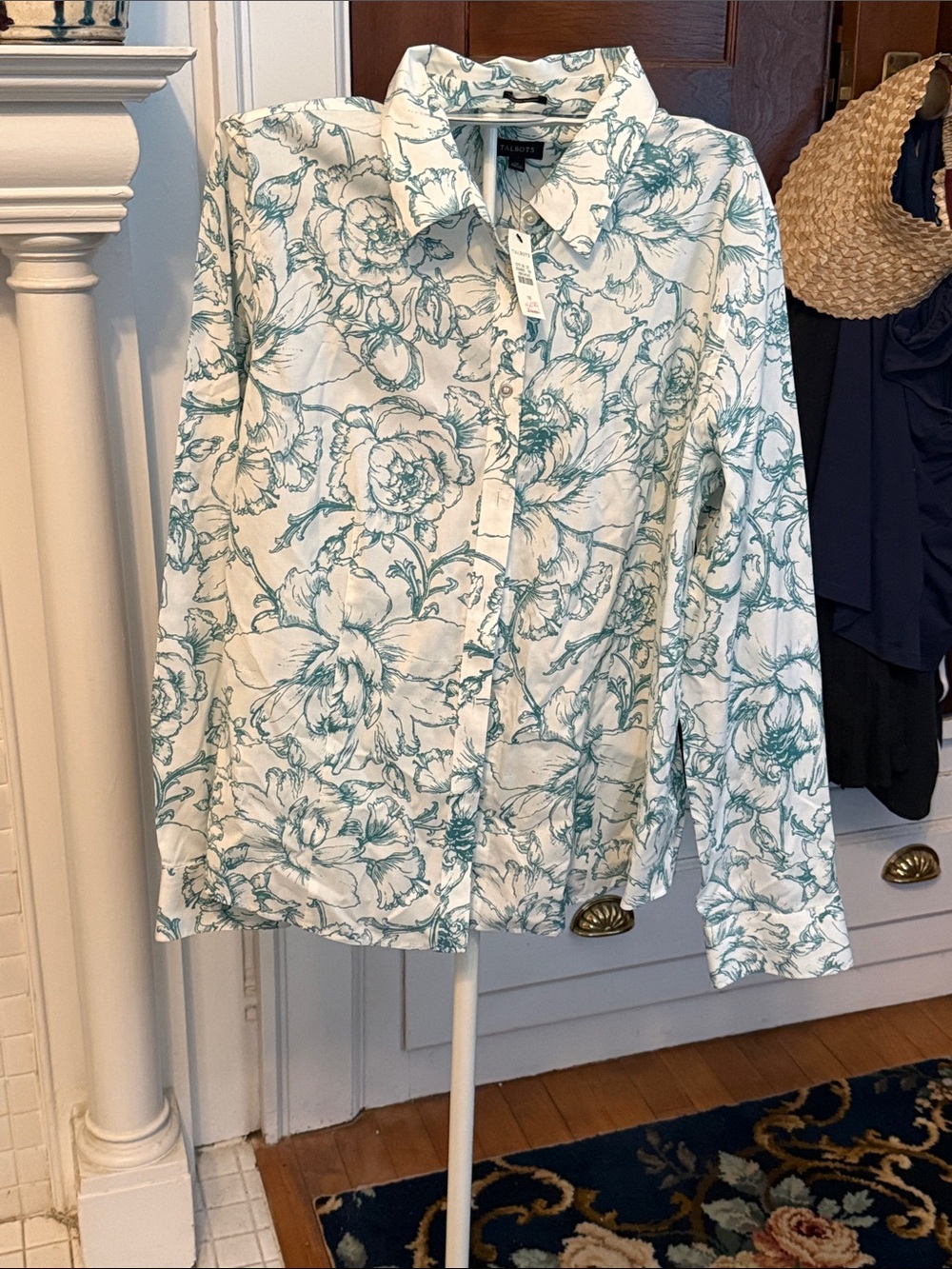 Talbots‎ Wrinkle Resistant Floral button down. NWT. Retail 79.50